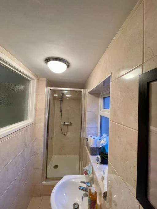Stylish Cosy Studio Apartment Gravesend Exterior photo